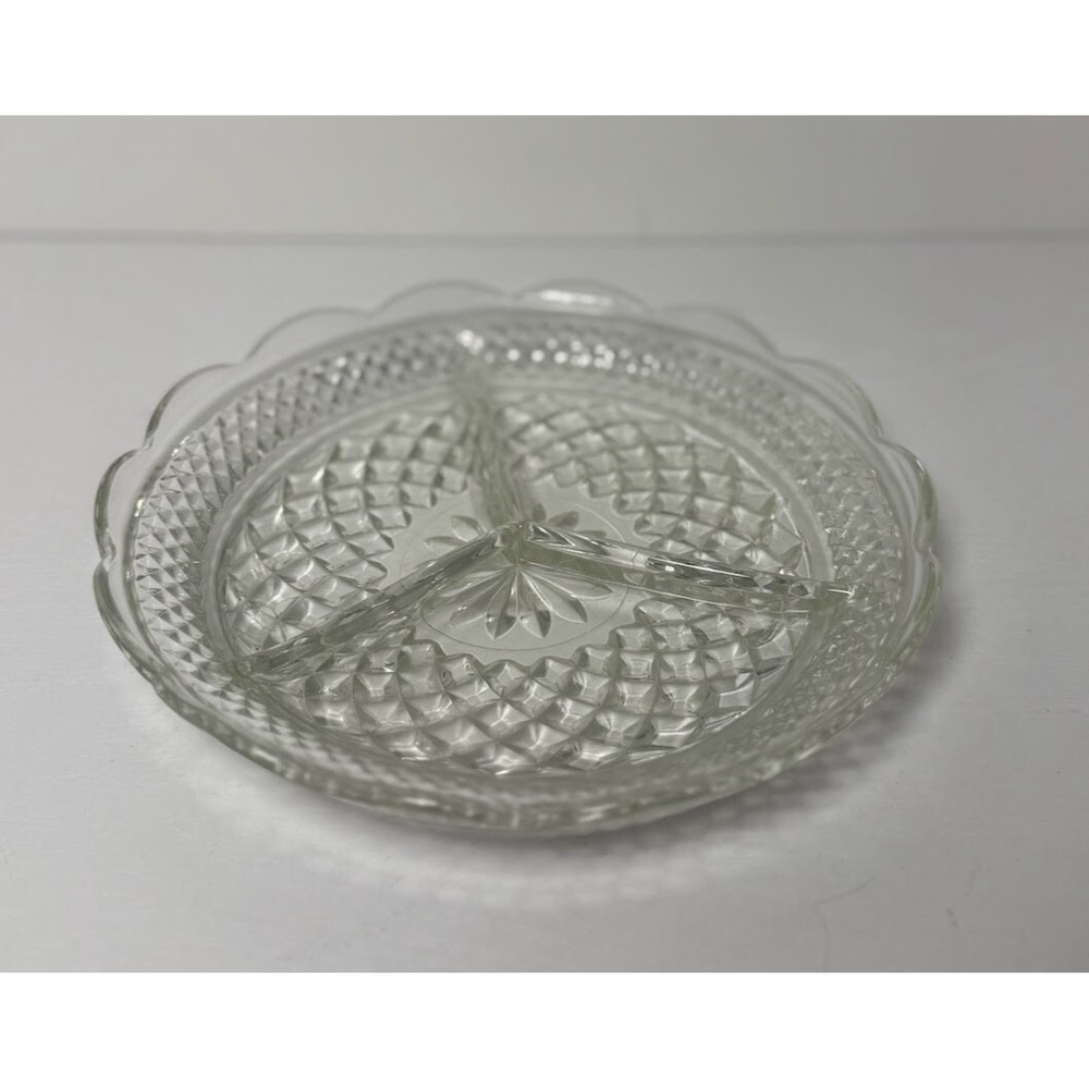 VTG ANCHOR HOCKING WEXFORD SCALLOPED GLASS 3 SECTION DIVIDED RELISH DISH 8 ½ "
